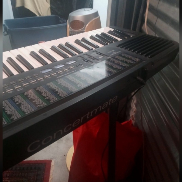 Concertmate 900 Keyboard Synthesizer - Picture 2 of 3